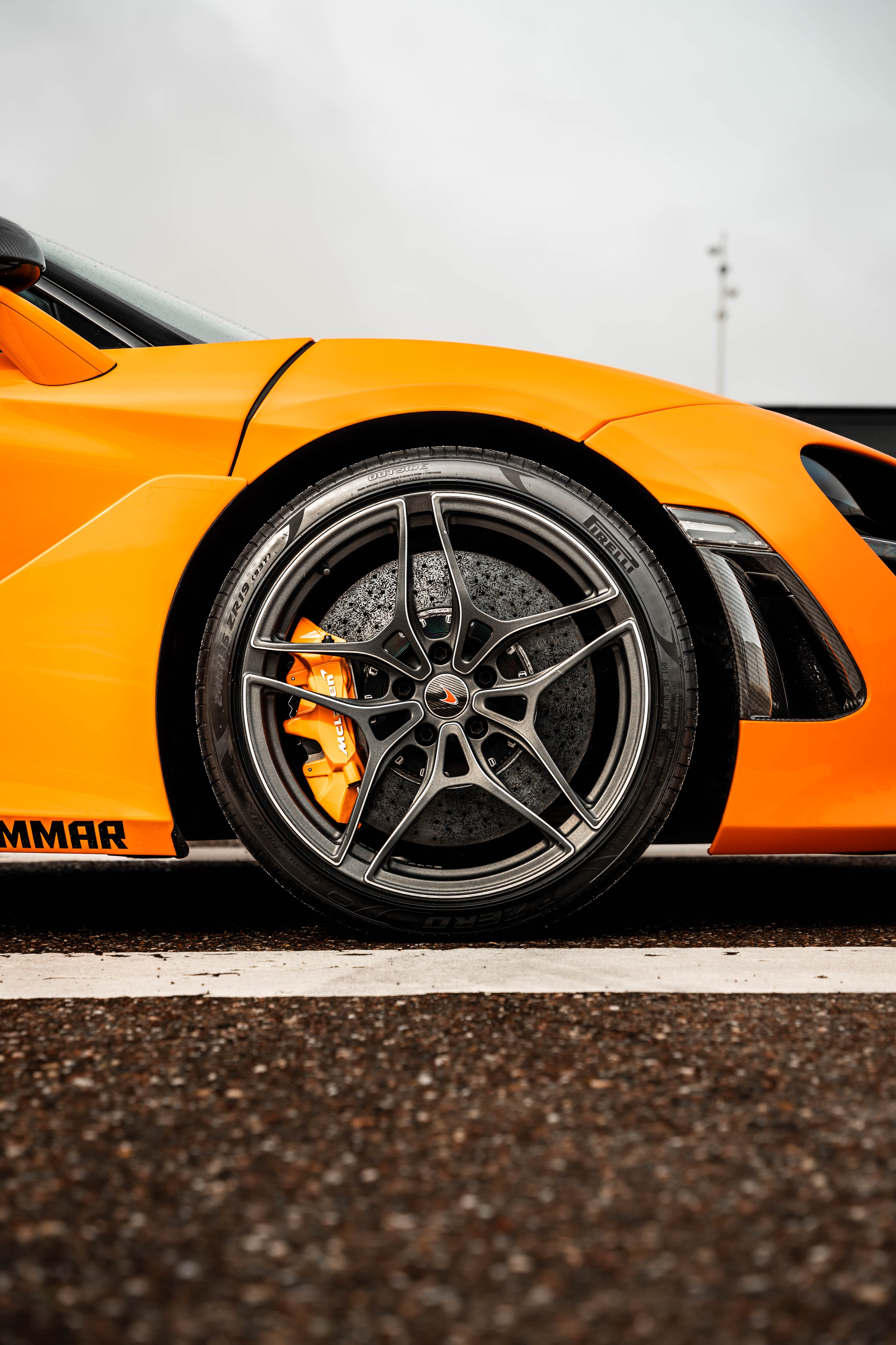 Gepoedercoate velg in een nieuwe kleur, te combineren met een wrap in hetzelfde bezoek