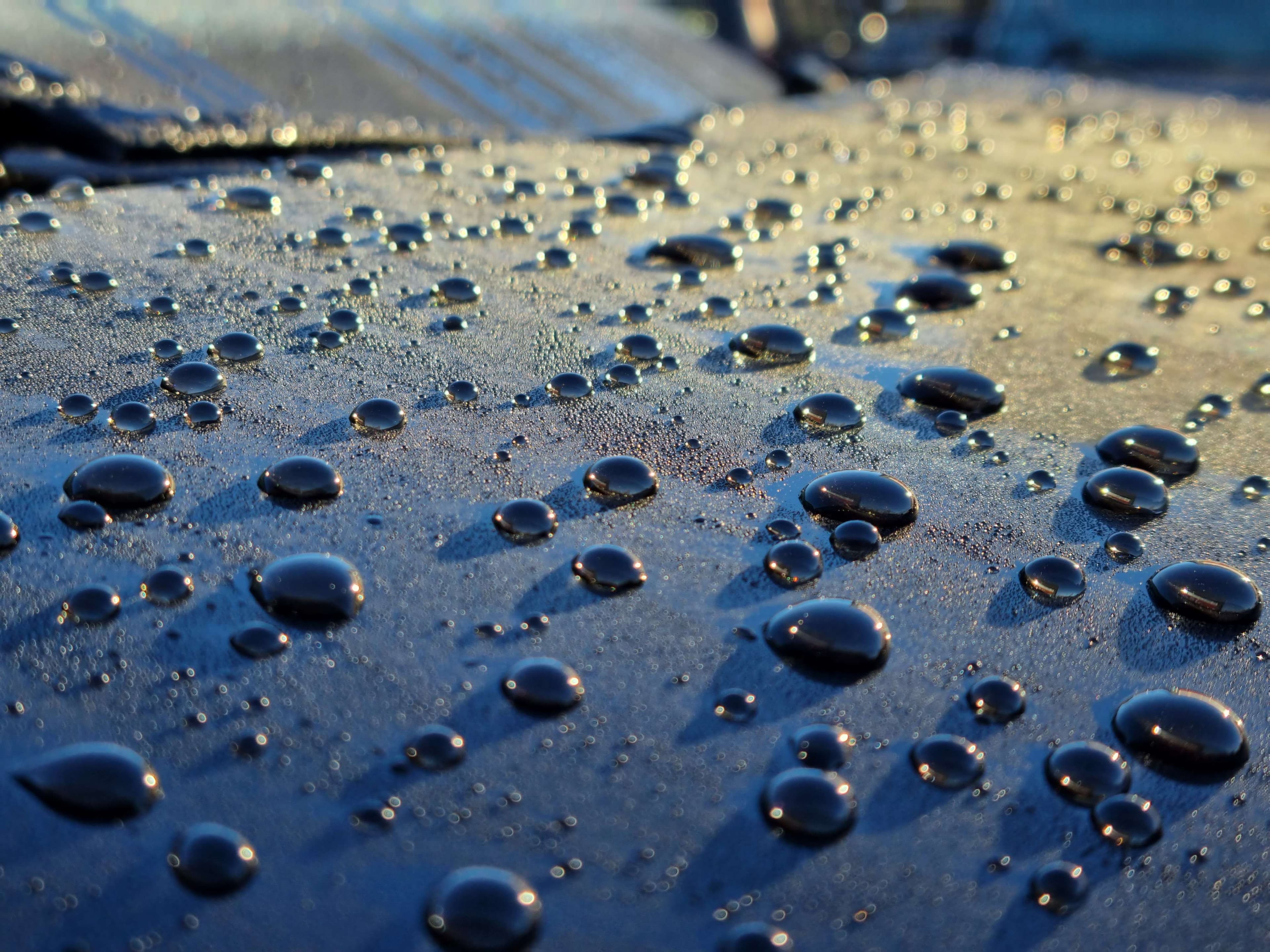 Detailing en lakrenovatie van een auto in onze werkplaats in Den Haag